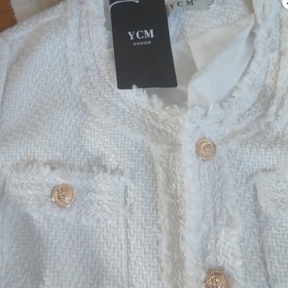 Last One Women’s White Tweed Jacket Gold embossed button detail XL NWT - Picture 8 of 15